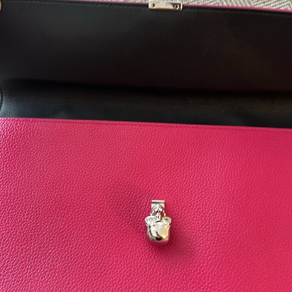 Authentic Alexander McQueenSkull leather clutch
Hot pink Leather - Picture 4 of 6